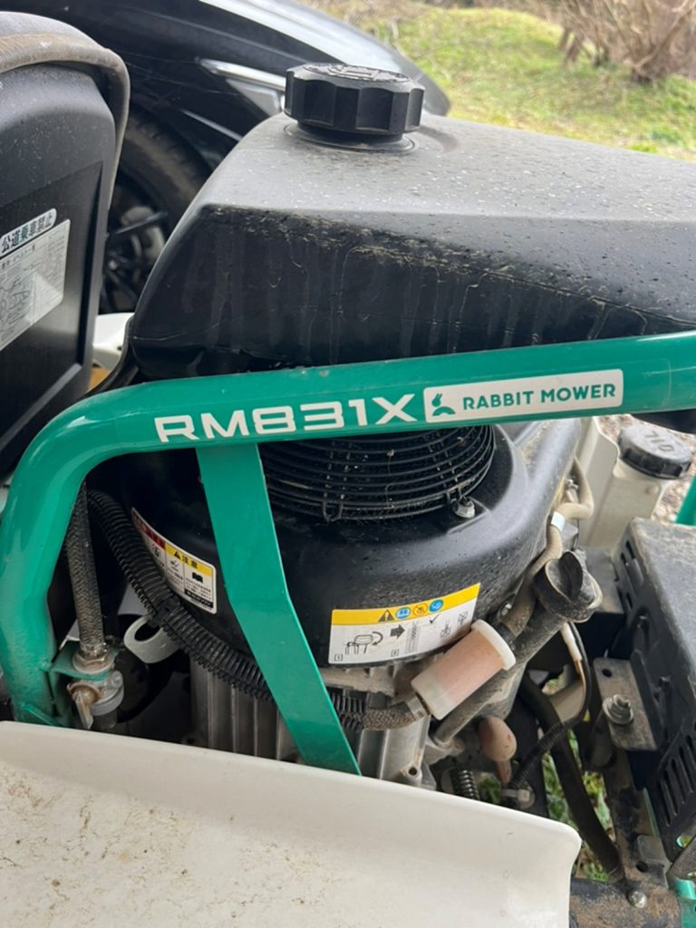 OREC製乗用タイプ草刈機　ラビットモア　RM831X